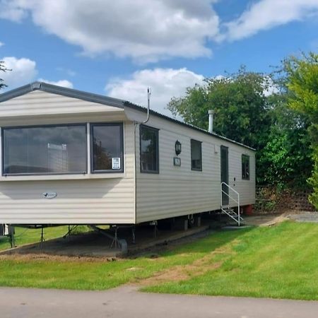 Homely 6 Berth Caravan At Steeple Bay In Essex Ref 36017D Southminster Экстерьер фото